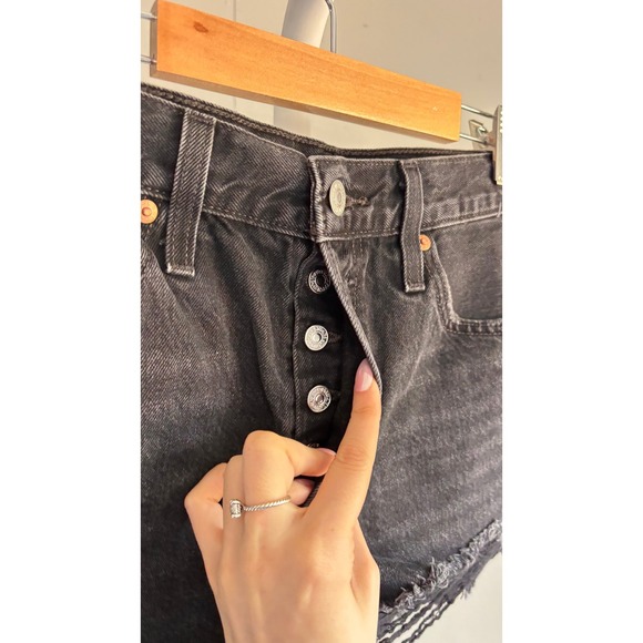 Levi's 501 Ultra High Rise Shorts Womens Black Excellent Raw Hem Denim Shorts - Picture 4 of 8